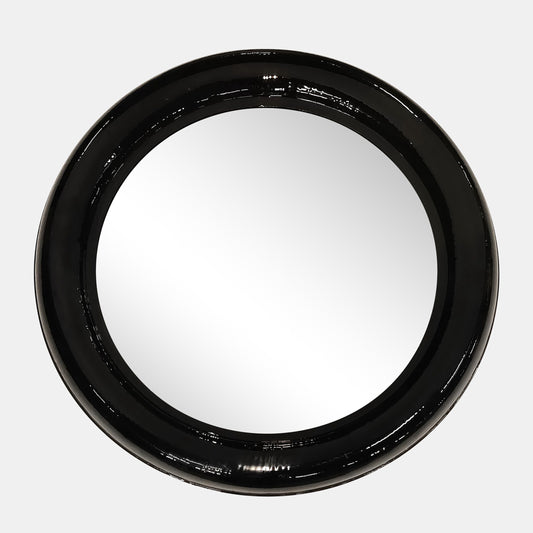 Kuro Mirror, Black