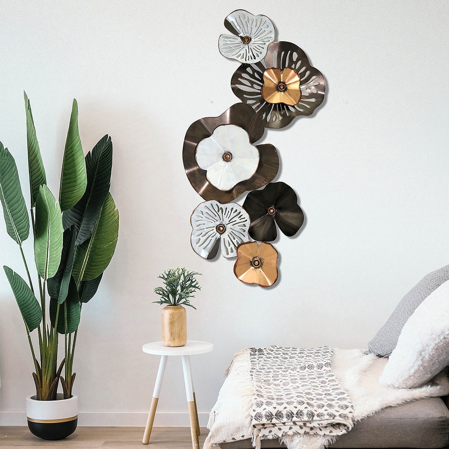 33" Metal Flowers Wall Deco, Black/Gold