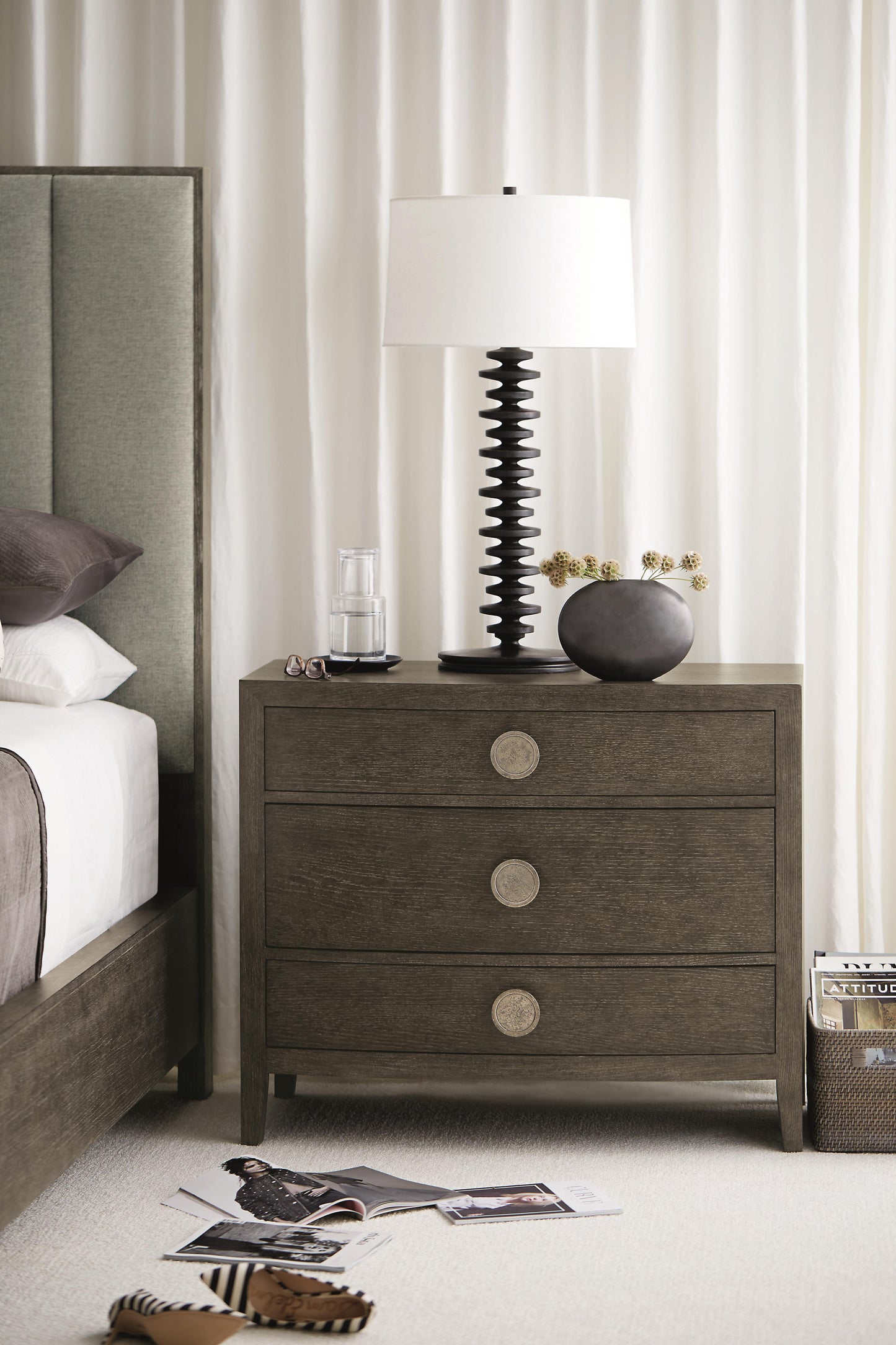 Linea Panel Queen Bed