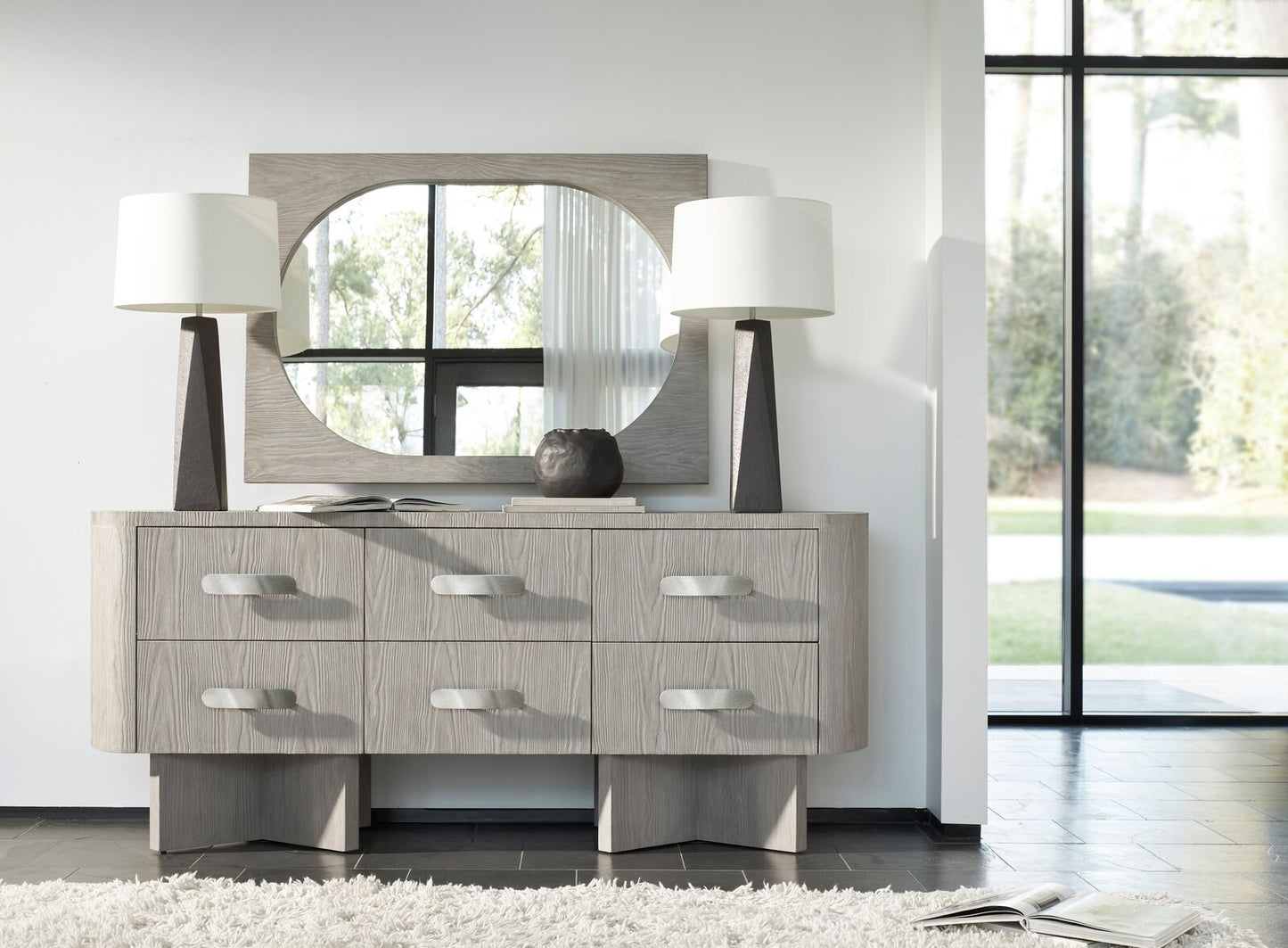 Trianon Dresser