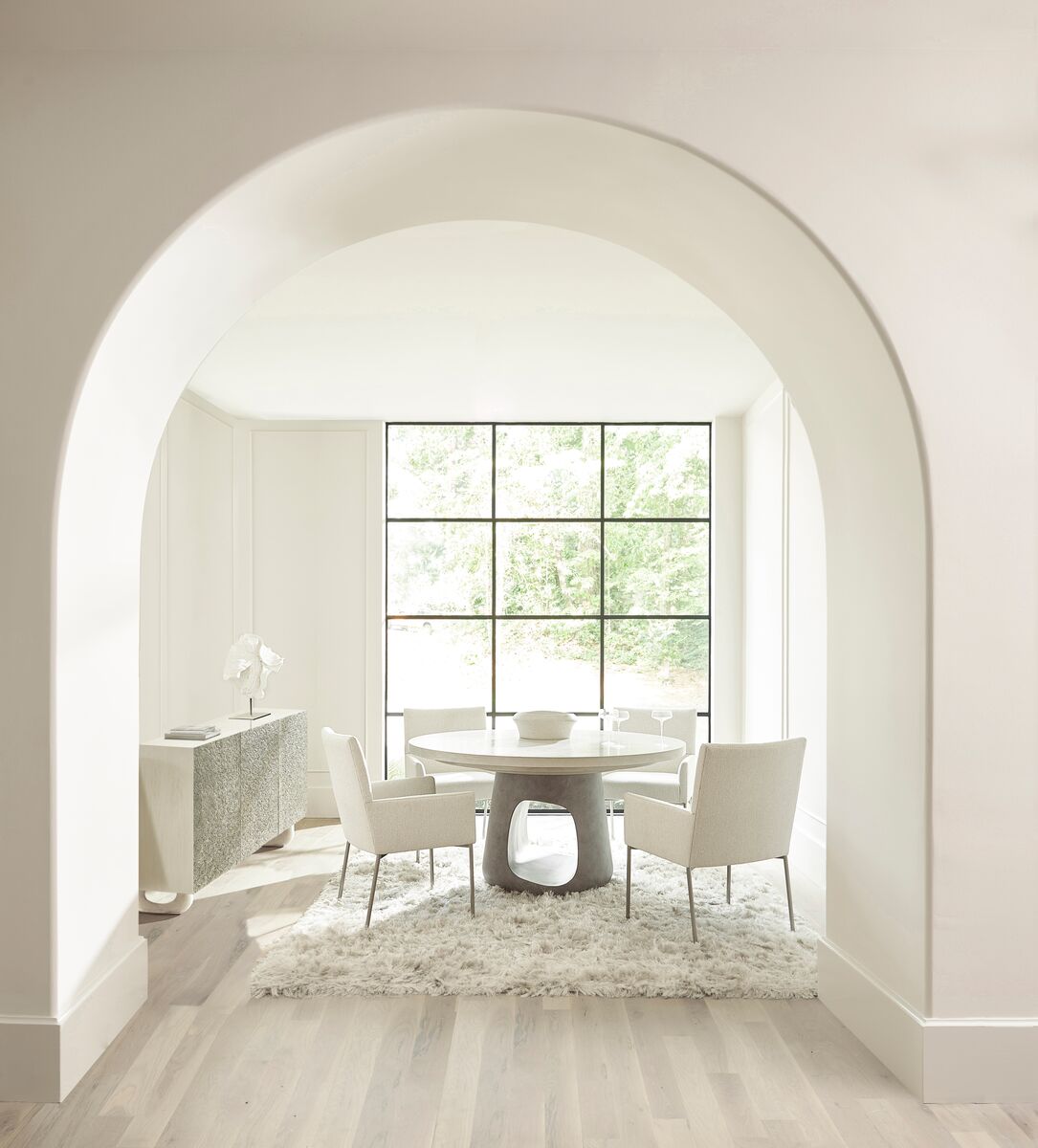 Sereno Round Dining Table