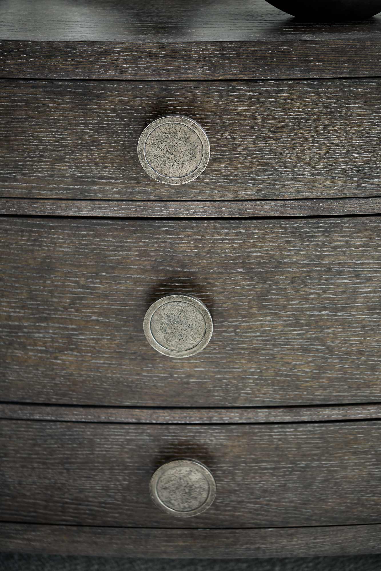 Linea Bachelor's Chest